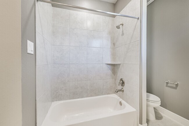 Building Photo - 210 Liatris Ct