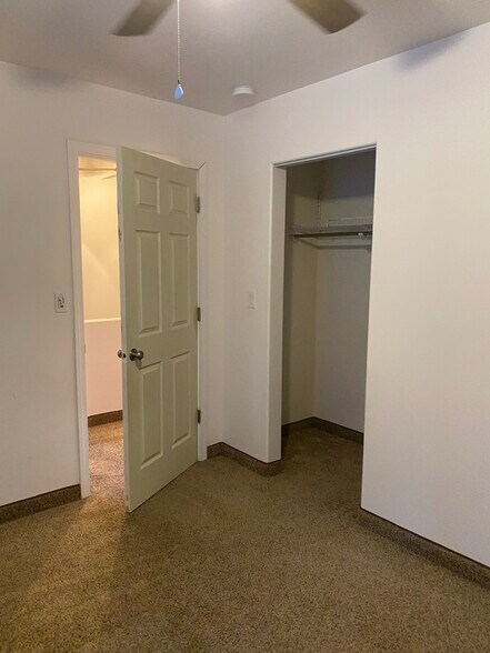 Building Photo - 305 Sarah St