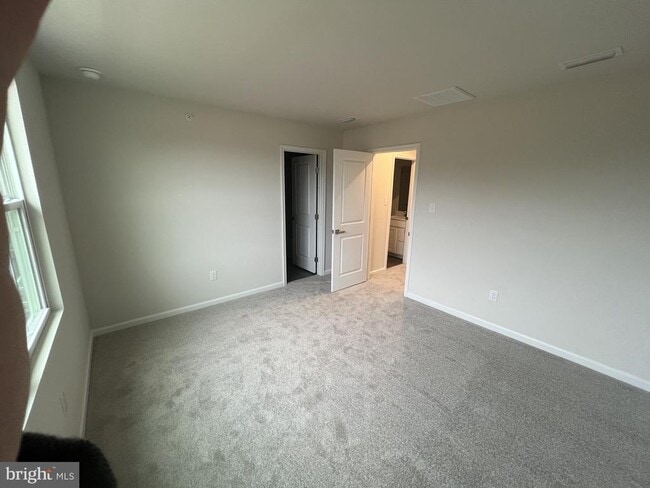 Building Photo - 1180 W Walnut Rd