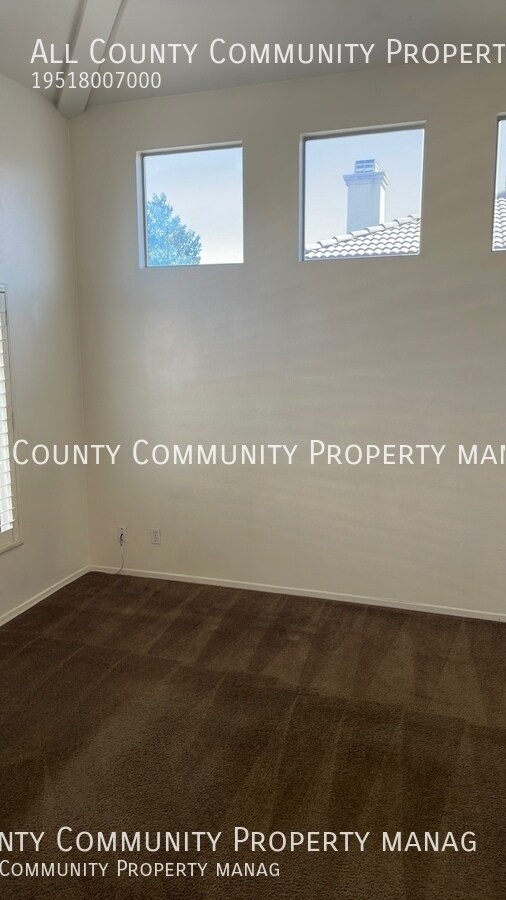 Building Photo - 1042 N Turner Ave