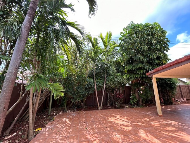 Building Photo - 8910 SW 4th Ln