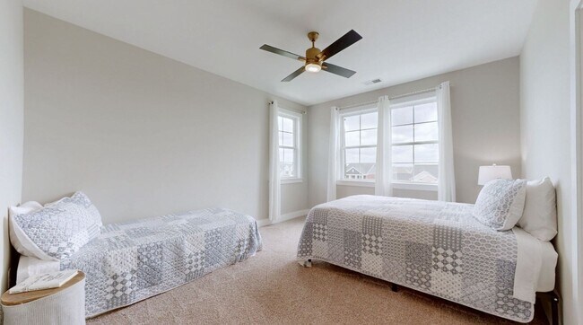 Building Photo - Durham Farms of Hendersonville!