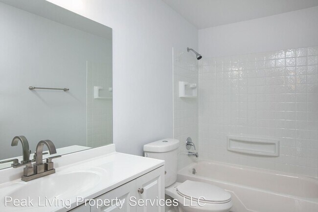 Building Photo - 5600 California Ave SW