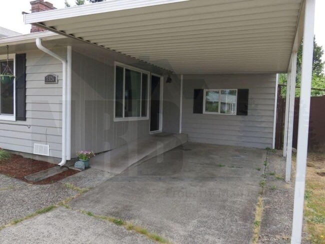 Building Photo - Beautiful Updated 3 Bedroom Rambler in Uni...