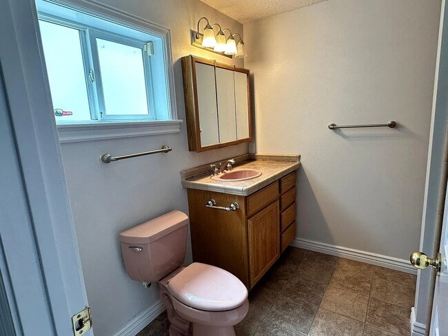 Building Photo - 515 W 100 S