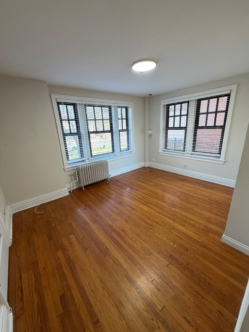 Building Photo - Charming 1 Bedroom ni CWE *1st Floor unit
