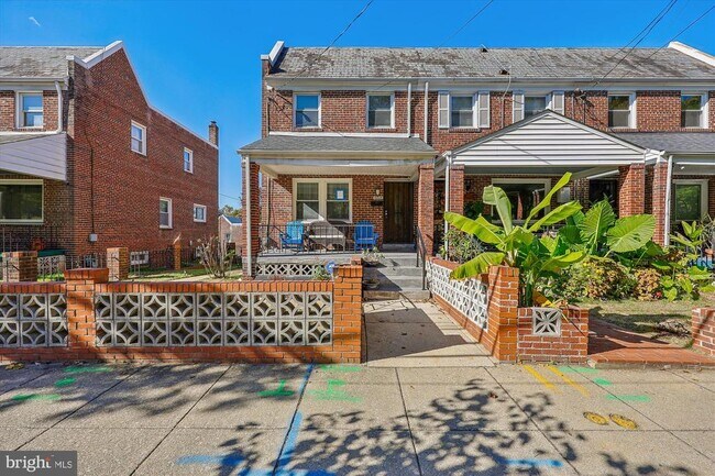 Building Photo - 4808 Fort Totten Dr NE