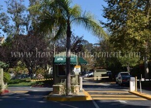 Building Photo - 3 Bedroom 2 Bathroom Condo in the Desirabl...