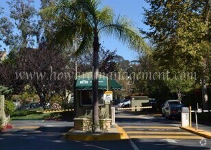Building Photo - 3 Bedroom 2 Bathroom Condo in the Desirabl...