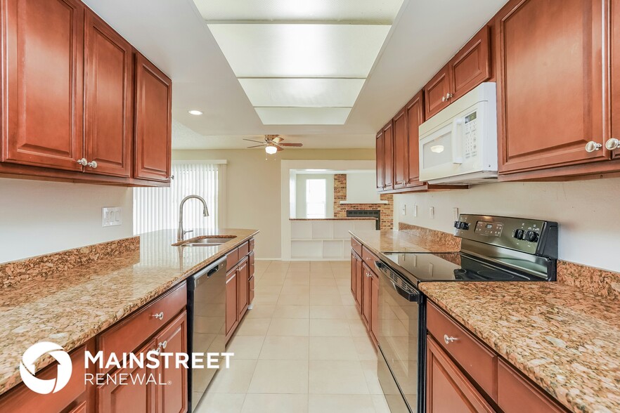 Building Photo - 605 SE 35th St