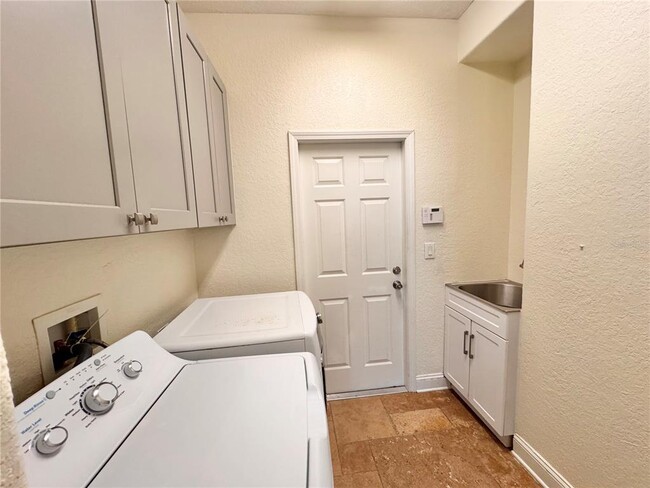 Building Photo - 27130 Firebush Dr