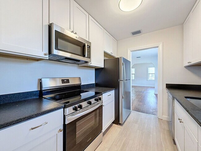 Building Photo - 3800 Dartmouth Ave N