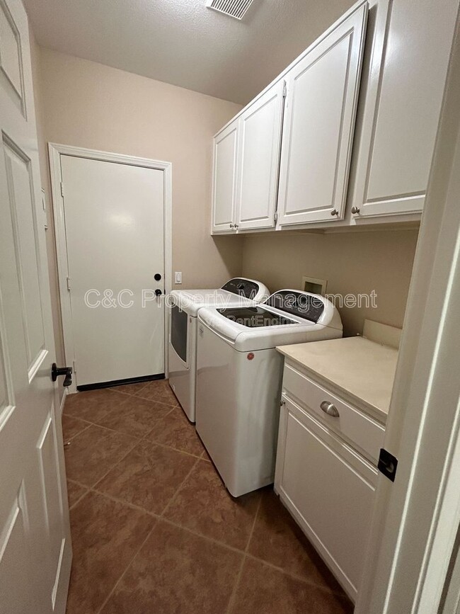 Building Photo - 30934 Crystalaire Dr