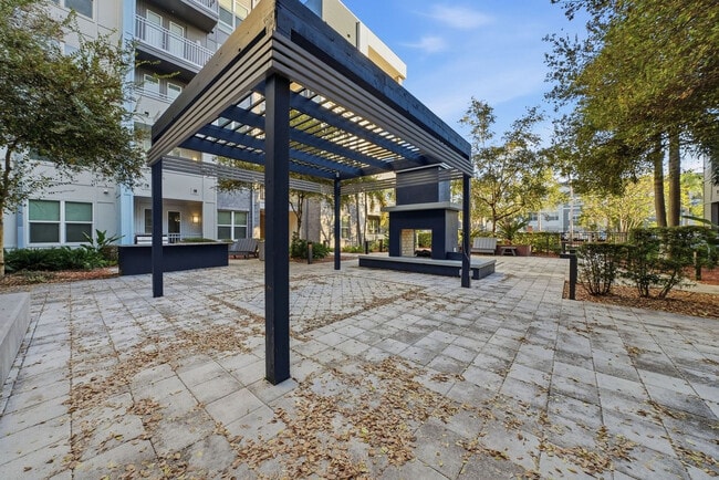 Building Photo - 1702 W Cleveland St