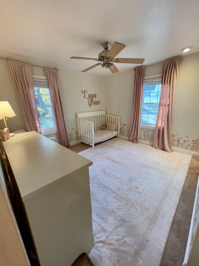 Building Photo - 1218 W 25th St S