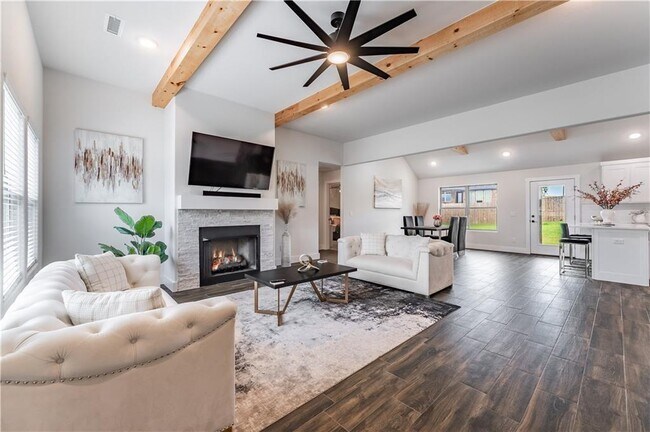 Building Photo - 707 W Jillian St