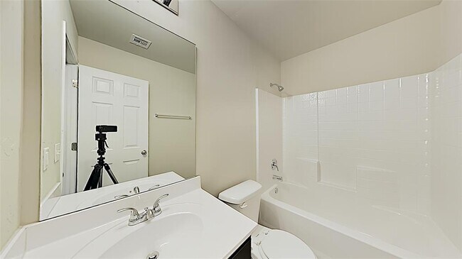 Building Photo - 2012 W Hunters Springs Way