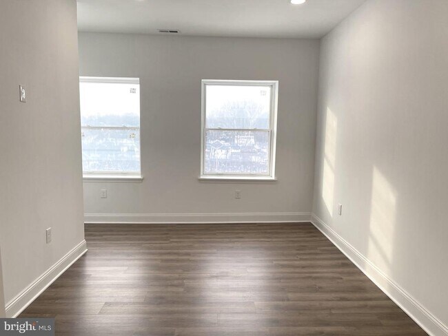 Building Photo - 26 S State St