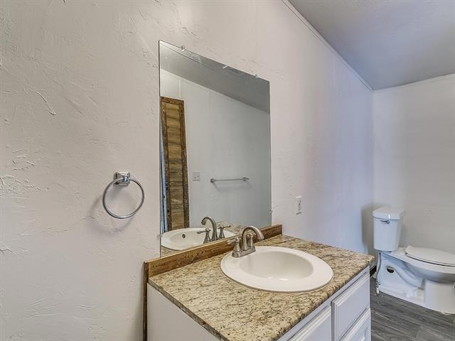 Building Photo - 1802 Whispering Oaks St