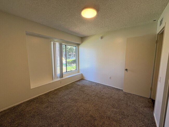 Building Photo - 2244 E Joana Dr