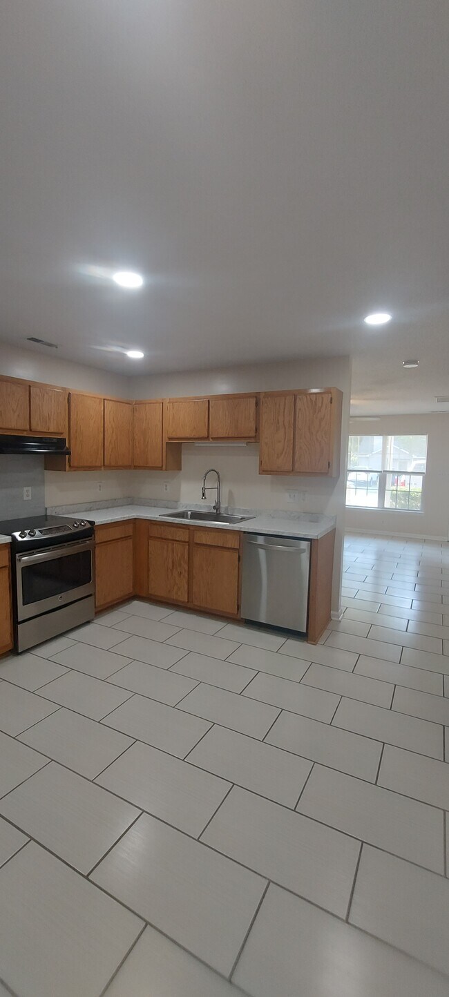 Kitchen - 1102 Pueblo Dr