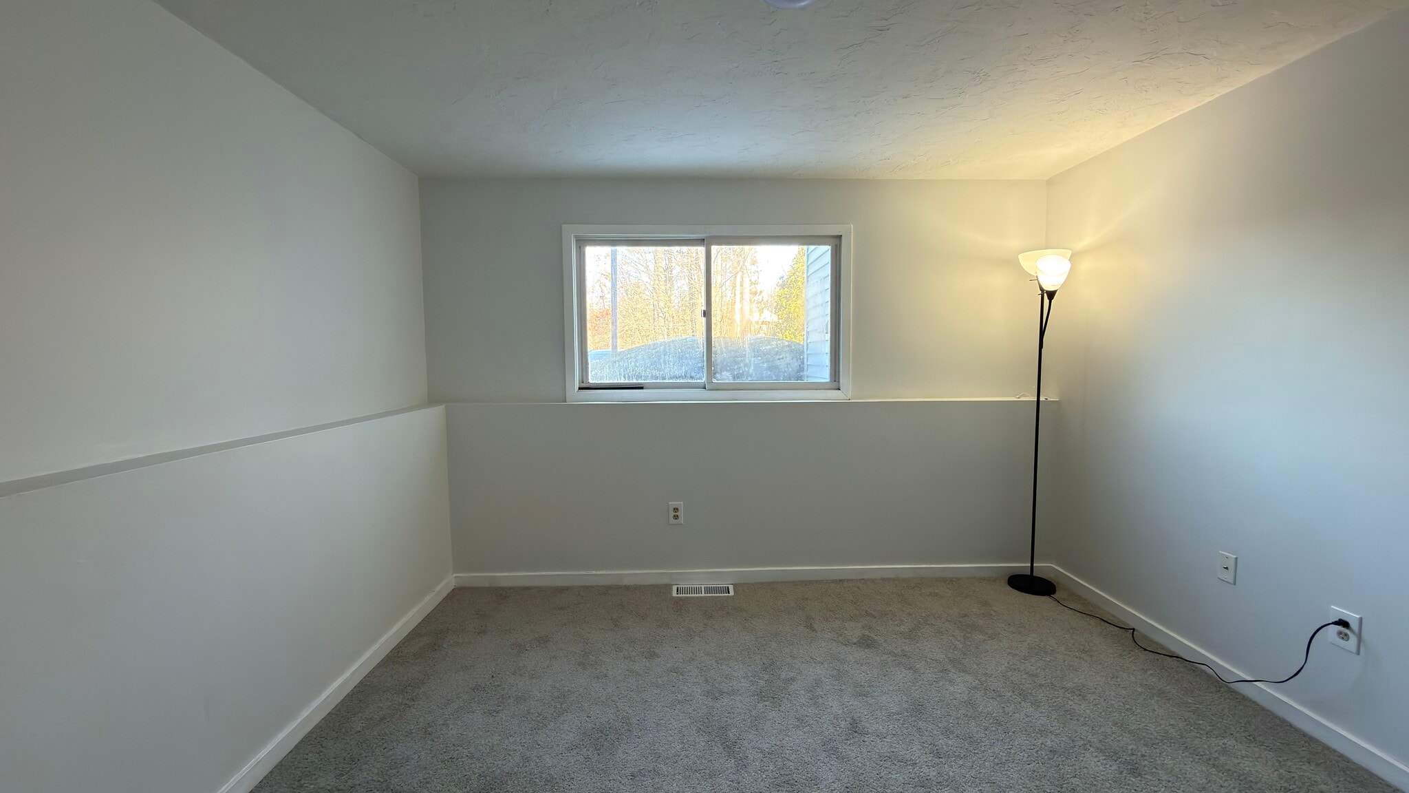 Building Photo - 189 Littleton Rd