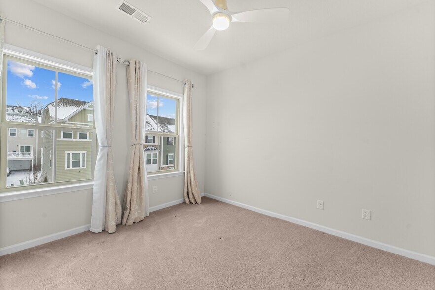 Building Photo - 2008 Hemlock Ln