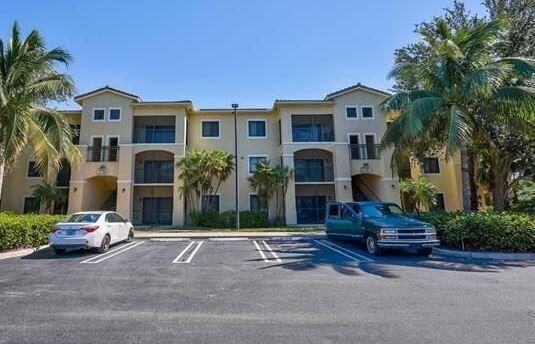 Building Photo - 3018 Alcazar Pl