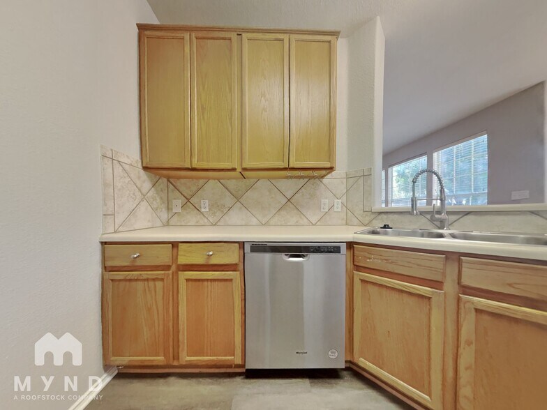 Building Photo - 2632 Century Park Blvd