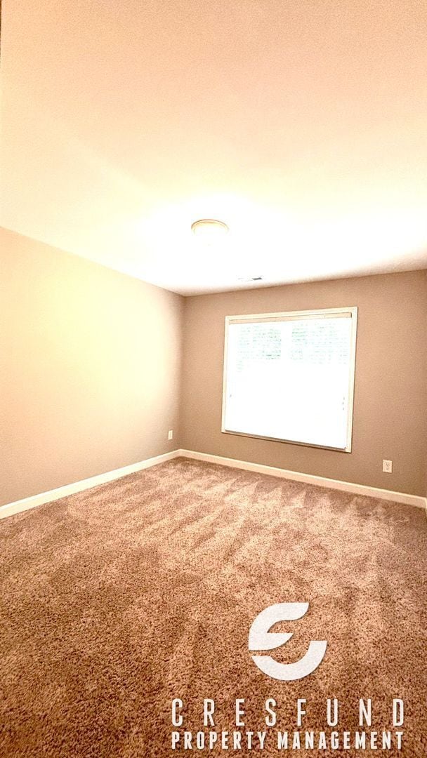 Building Photo - Spacious, Stylish & Close to It All – 3 Be...
