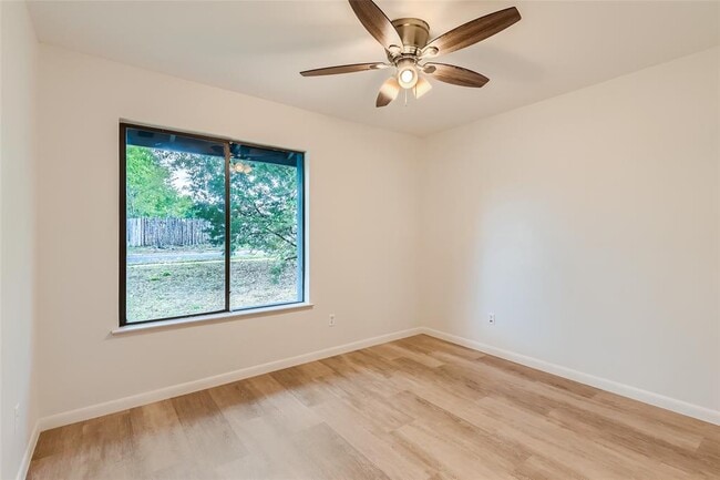 Building Photo - 402 Wood Bine Dr