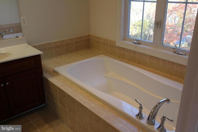 Building Photo - Discover this beautifully updated end unit townhome offering a perfect blend of style, comfort, a...