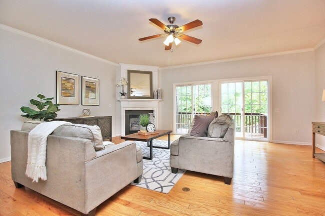 Building Photo - Townhome in South Park for Rent!