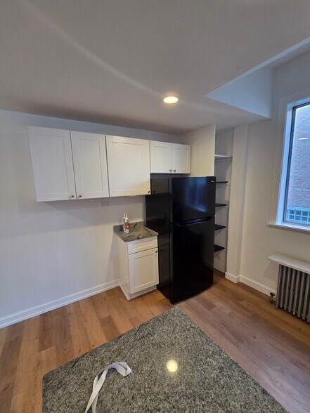 Building Photo - 4839 W Dakin St