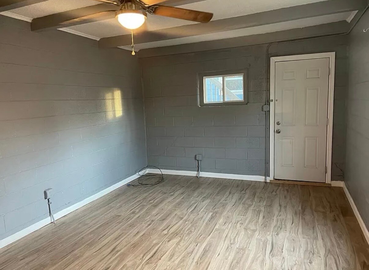 Building Photo - 3217 James Ave