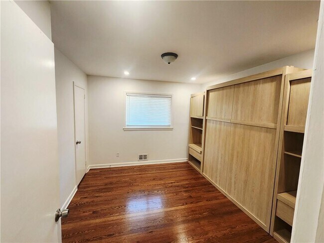 Building Photo - 3158 Cloverhurst Dr