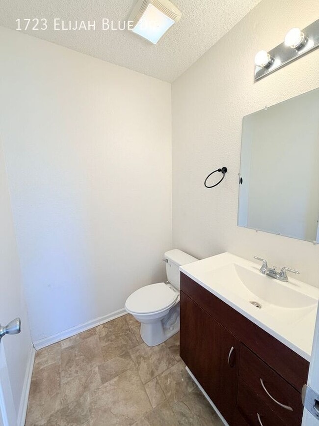 Building Photo - 1723 Elijah Blue Dr