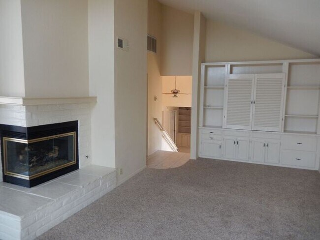 Building Photo - 147 Searidge Ct