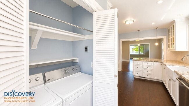 Building Photo - Stylish and Sophisticated Bungalow off Piedmont Avenue