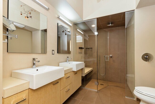 Building Photo - 309 E 5th St