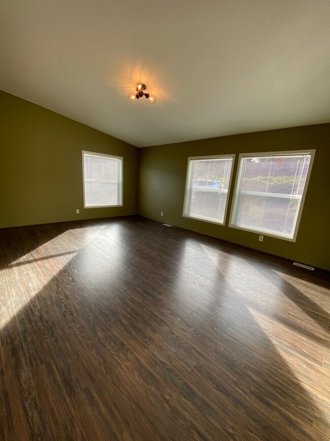 Building Photo - 3 Bedroom 2 bath Home in White Salmon