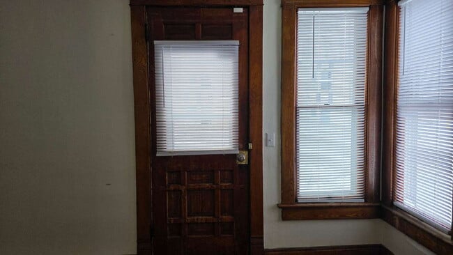 Building Photo - 3 Bedroom Home