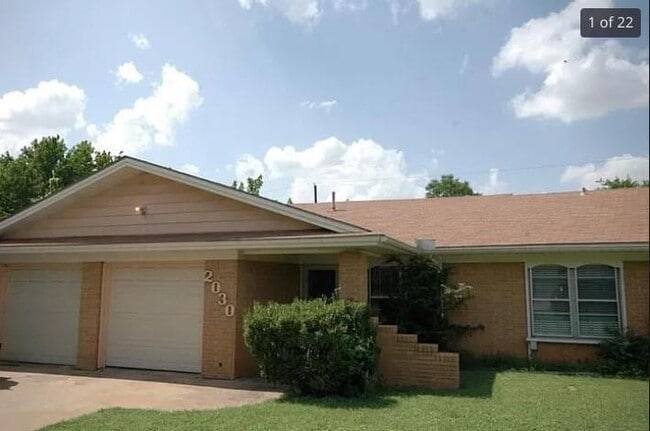 Primary Photo - 2030 Encino Cir
