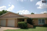 Building Photo - 2030 Encino Cir