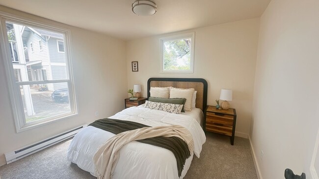 Building Photo - Classic 5bdrm/1.5 bath High St house with ...