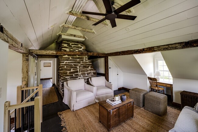 Building Photo - 740 Little City Rd