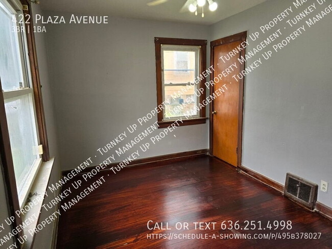 Building Photo - 422 Plaza Ave