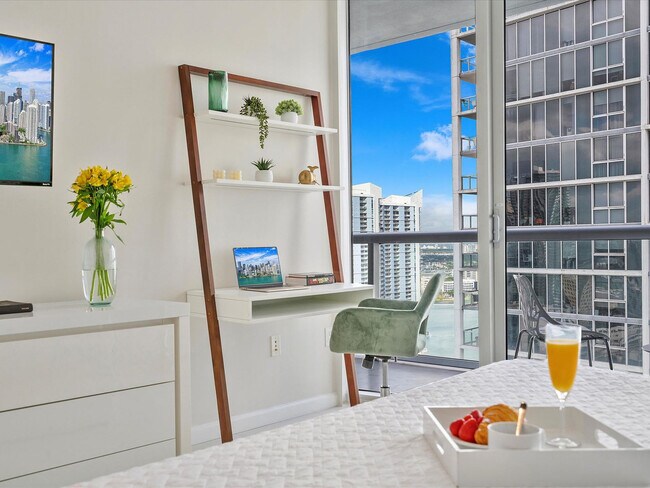 Building Photo - 485 Brickell Ave