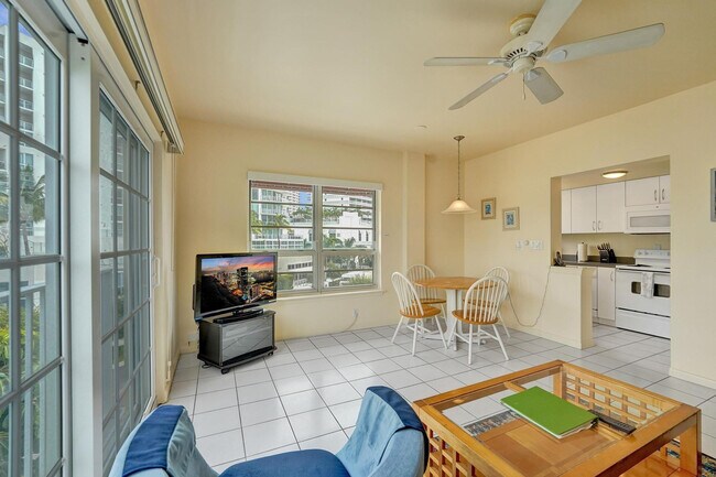 Building Photo - 341 N Birch Rd