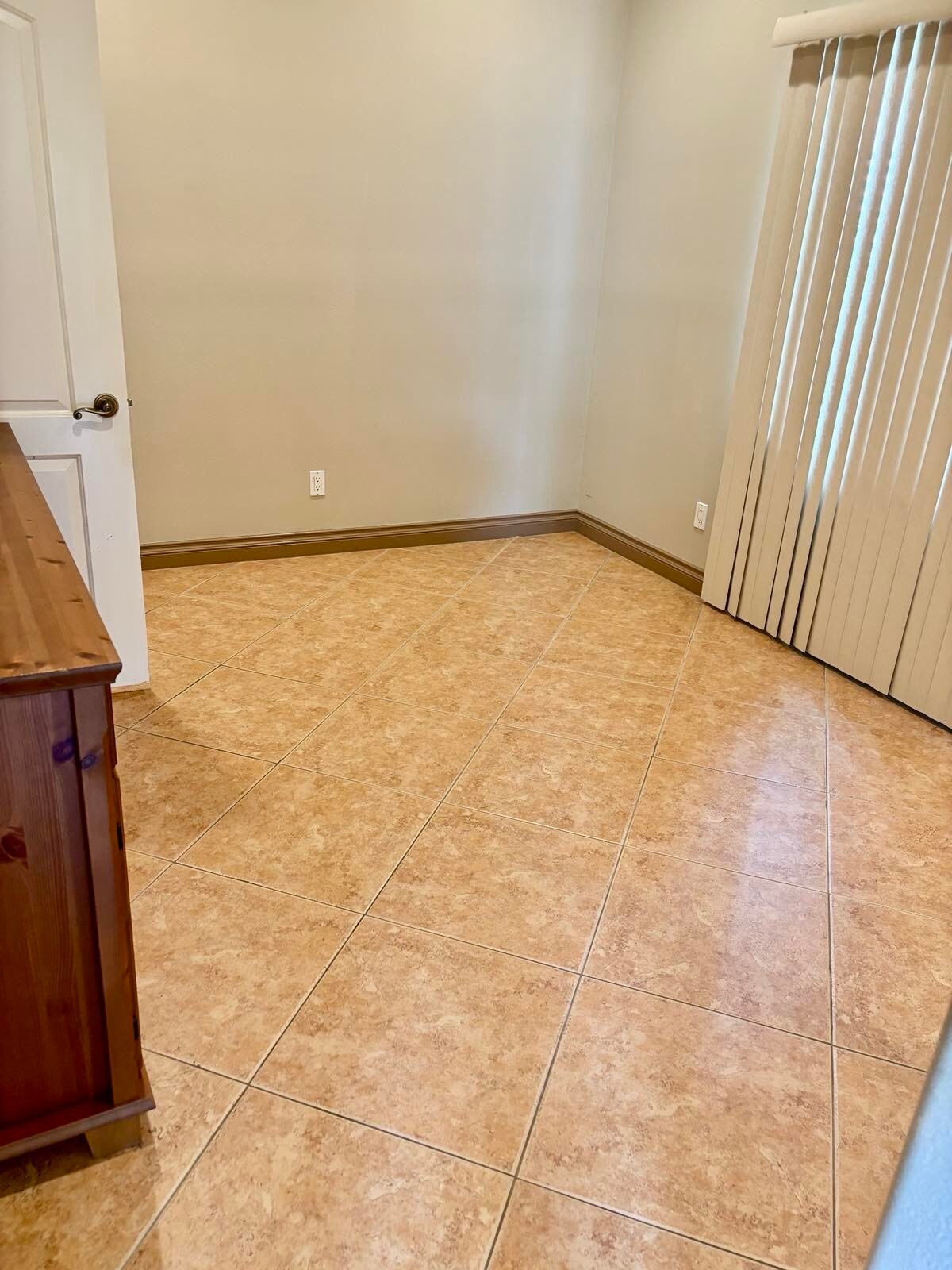 Building Photo - 5849 White Oak Ave